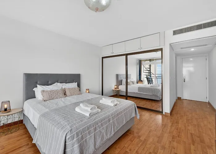 Penthouse Iconic 706