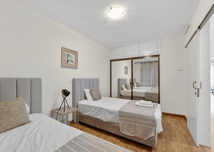 Penthouse Iconic 706