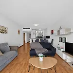 Penthouse Iconic 706 شقة