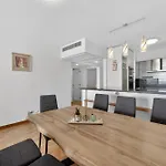 Penthouse Iconic 706 شقة