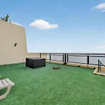 Penthouse Iconic 706 *