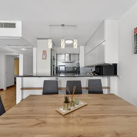 Penthouse Iconic 706 푼샬