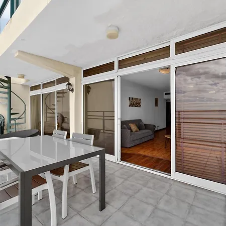 Penthouse Iconic 706 *