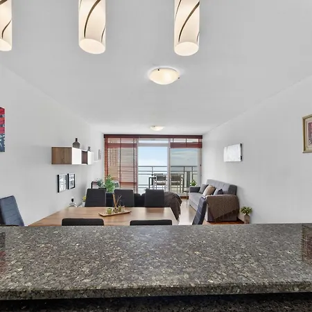 Penthouse Iconic 706 *