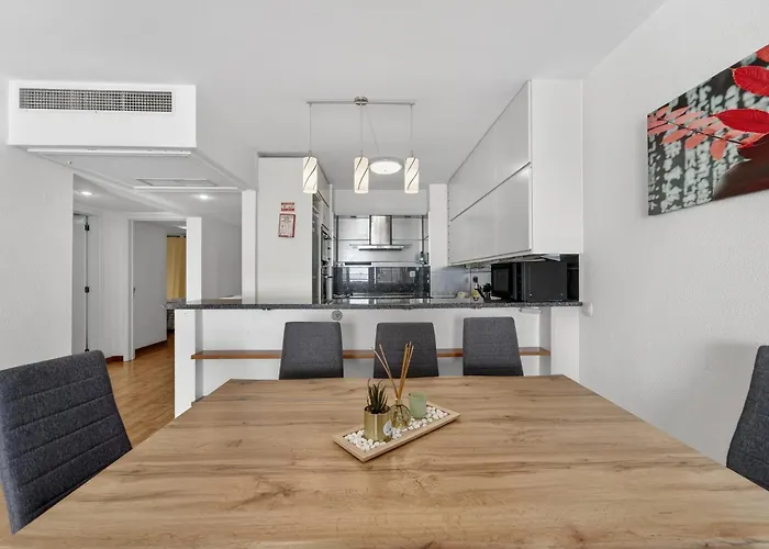 Penthouse Iconic 706 푼샬