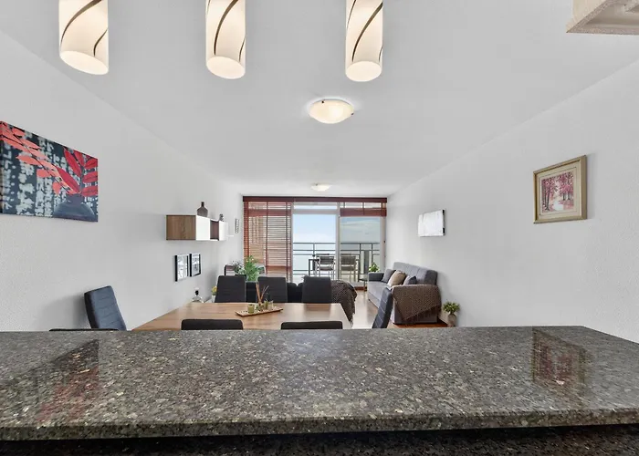 Penthouse Iconic 706 *